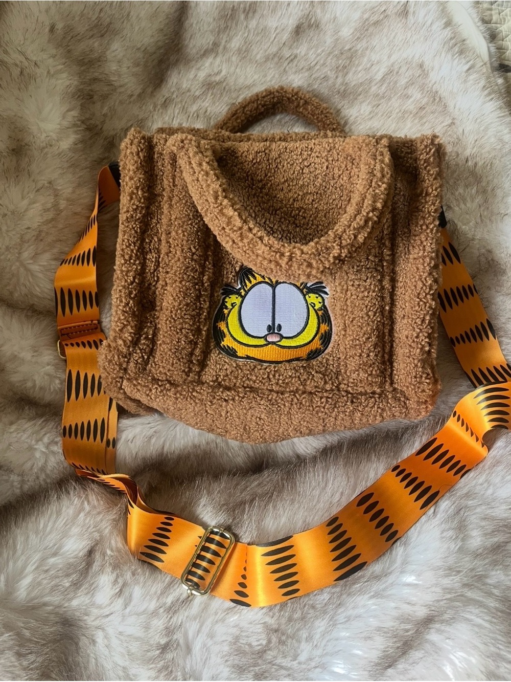 Garfield Brown sherpa bag with cat tail strap